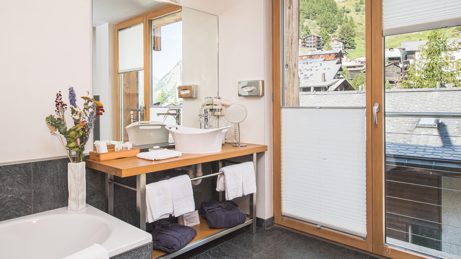 bathroom-hotel-firefly-zermatt-switzerland-maxi-suite-panorama.jpg